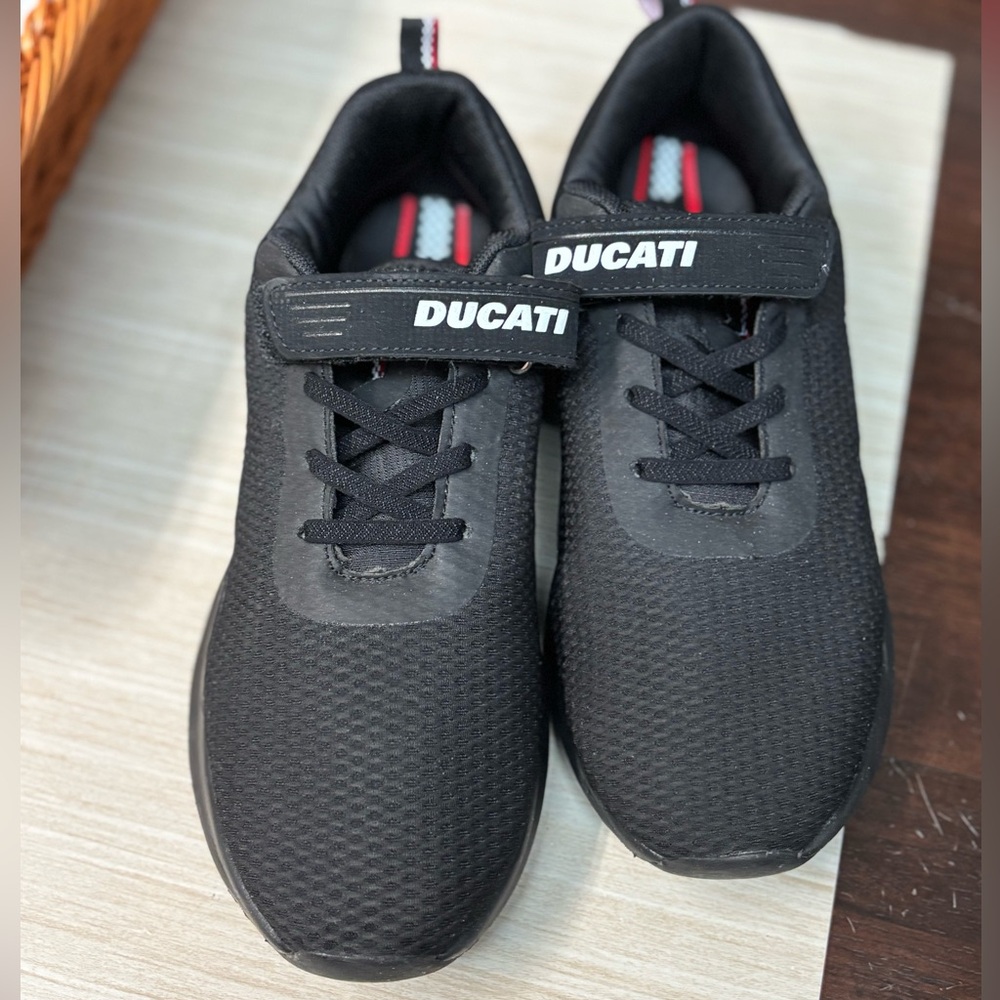 Excellent condition Women's Ducati Sneakers size 6 US